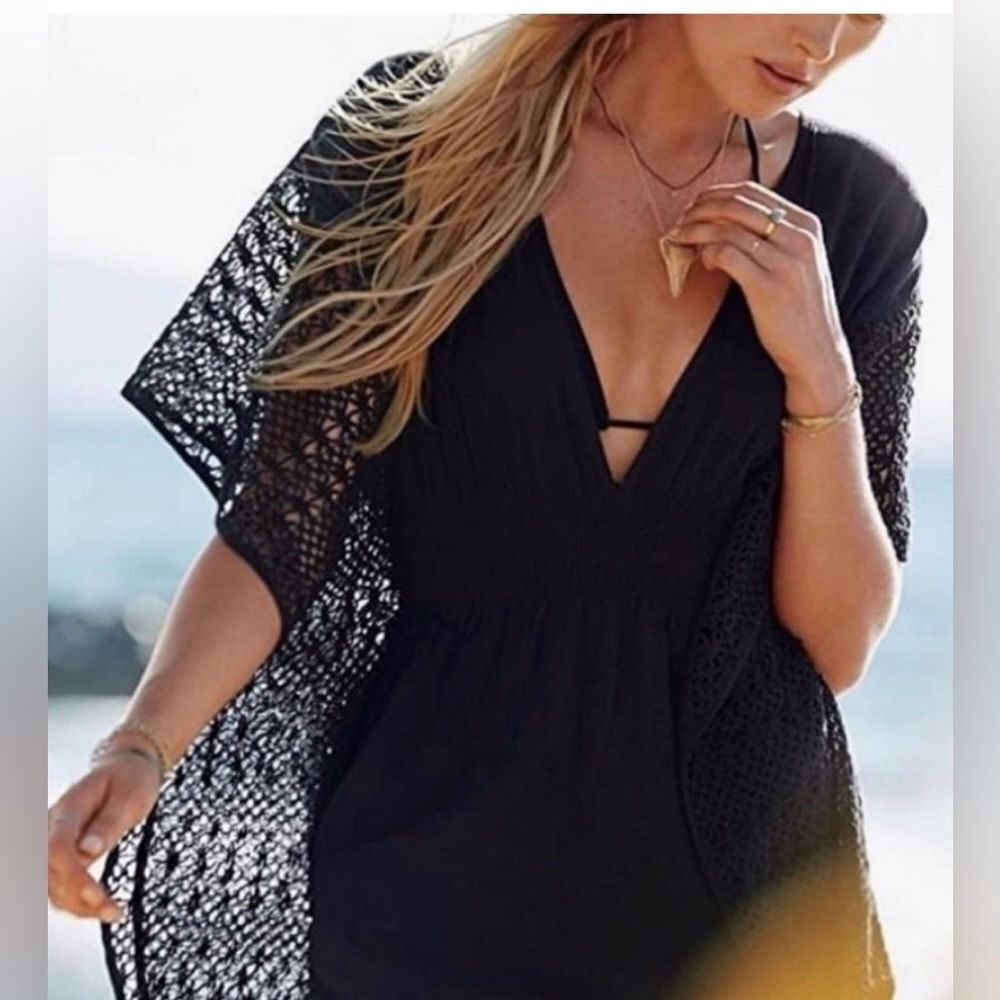 EUC Victoria’s Secret Women’s Black Deep V Neck Open Back Crochet Cover-Up - XS - Picture 3 of 8